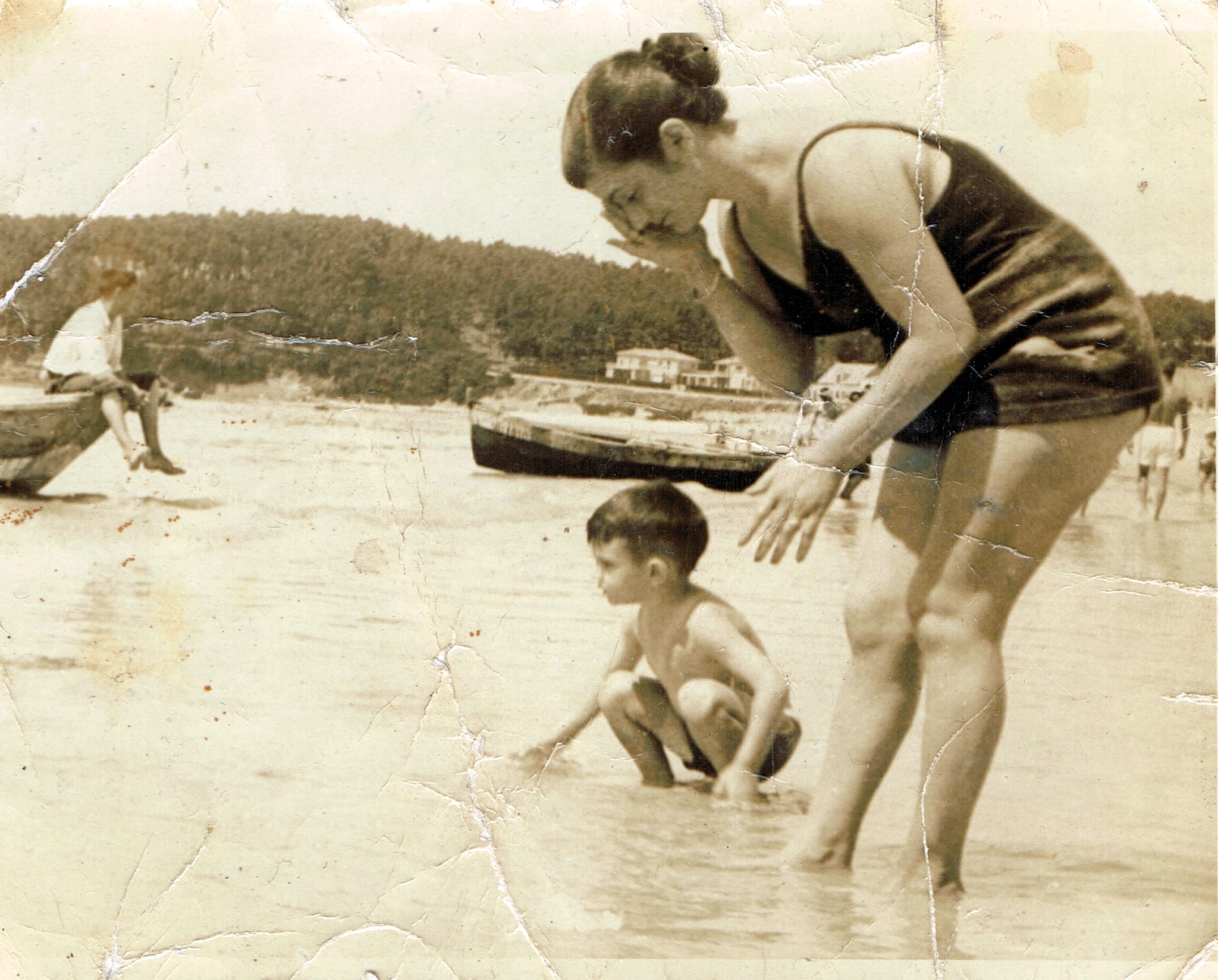 Ampliar: En Sanxenxo coa miña nai, cara 1953